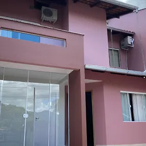 Rara House Alojamento de Acomodação e Pequeno-almoço Jaraguá do Sul