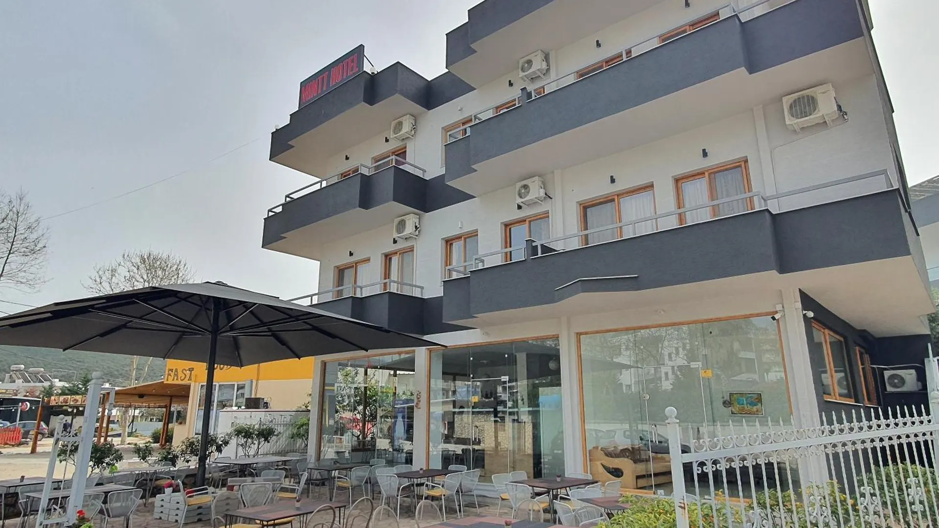 ***  Mintt Hotel كساميل ألبانيا